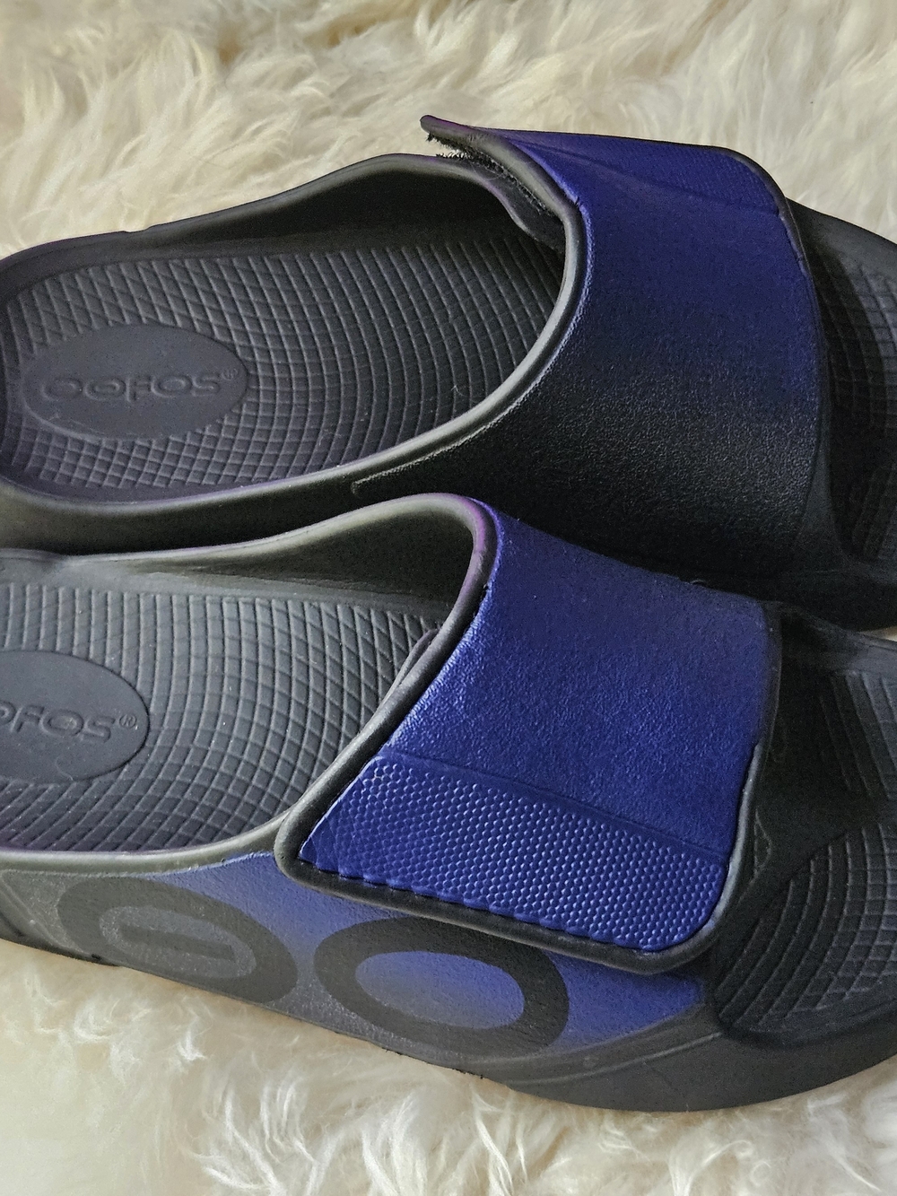 OOFOS OOahh Sport Flex Recovery Slide Sandals Blue Black Ombre Womens 8/Mens 6